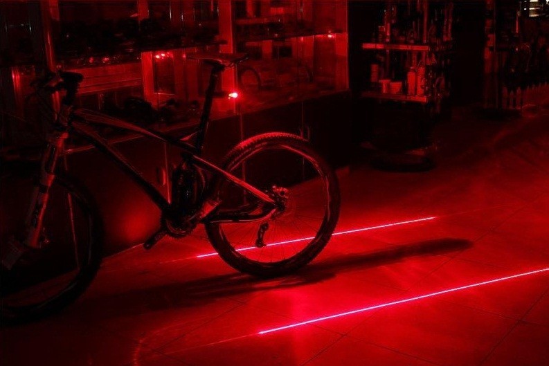 Încărcați imaginea în vizualizatorul Galerie, Lumina bicicletei, lumina bicicletei, lumina spate cu laser - Trendibo
