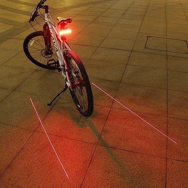 Încărcați imaginea în vizualizatorul Galerie, Lumina bicicletei, lumina bicicletei, lumina spate cu laser - Trendibo
